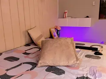 Stripchat Best live sex cam show of Littleolivia_