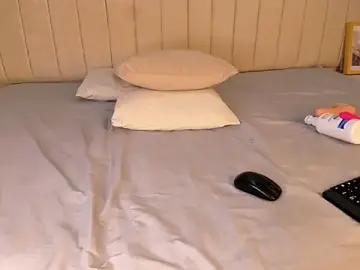 Stripchat Watch Live Sex Cams of Littleolivia_