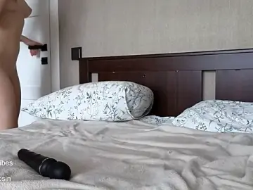 Stripchat Sex Cam of Maya_Rave