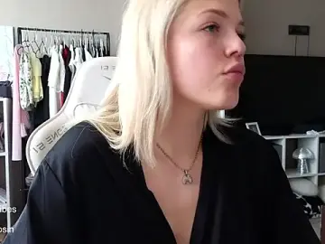 Stripchat Nude Webcam of Maya_Rave