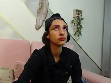 Stripchat Live Sex Cam of RoxanaCyrano_