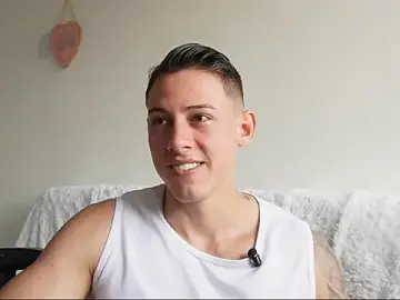 Stripchat Live Sex Cam of Muscle_King_Cum