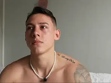 Stripchat Sex Cam of Muscle_King_Cum