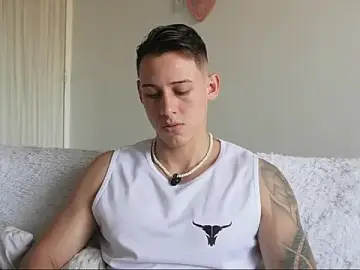 Stripchat Sex Cam of Muscle_King_Cum