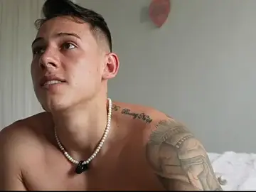 Stripchat Live Sex Cam of Muscle_King_Cum
