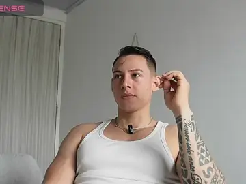 Stripchat Live Sex Cam of Muscle_King_Cum