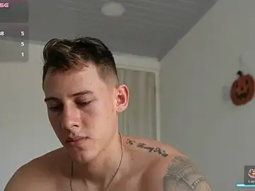 Stripchat Live Sex Cam of Muscle_King_Cum
