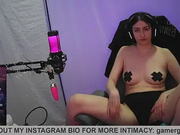 Stripchat Free Porn Cam of Gamergirl-Linela