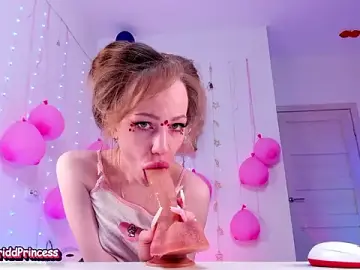 Stripchat Sex Cam of AstridHotty