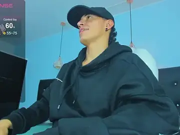 Stripchat Sex Cam of Lobo_17_