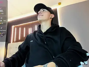 Stripchat Sex Cam of Lobo_17_