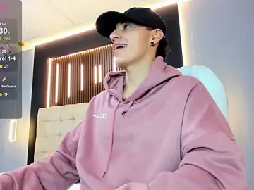 Stripchat Free Live Porn of Lobo_17_