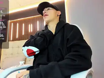 Stripchat Sex Cam of Lobo_17_