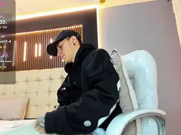 Stripchat Live Sex Cam of Lobo_17_