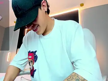 Stripchat Nude Webcam of Lobo_17_