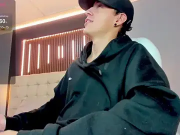 Stripchat Live Sex Cam of Lobo_17_