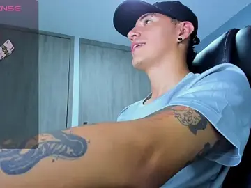 Stripchat Nude Webcam of Lobo_17_