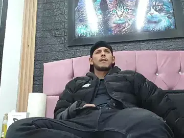 Stripchat Best live sex cam show of Chris_Dick23