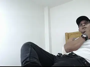 Stripchat Private Sex Chat of Chris_Dick23