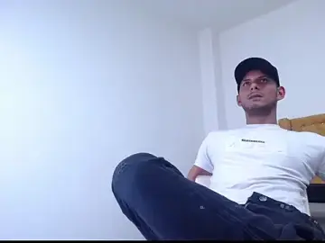 Stripchat Nude Webcam of Chris_Dick23