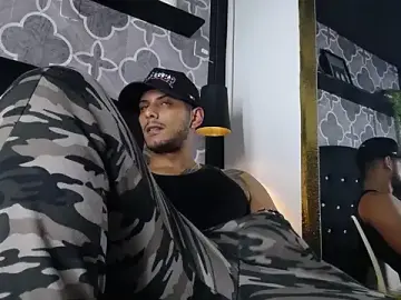 Stripchat Live Sex Cam of Chris_Dick23