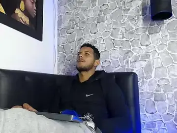 Stripchat Adult Webcam of Chris_Dick23