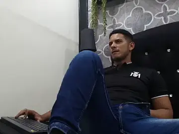 Stripchat Free Porn Cam of Chris_Dick23
