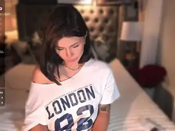 Stripchat Sex Cam of ParisianDoll