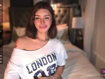 Stripchat Sex Cam of ParisianDoll
