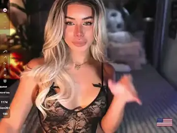Stripchat Live Sex Cam of ZyraGoddes