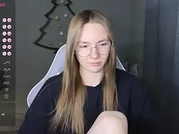 Stripchat Free Porn Cam of littlevildevil