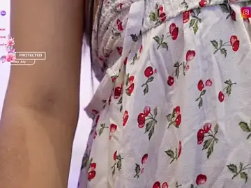 Stripchat Free Porn Cam of Hey_Aly