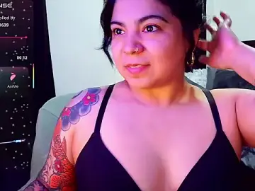 Stripchat Nude Webcam of kimmiakiss22