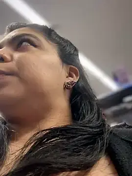 Stripchat Sex Cam of kimmiakiss22