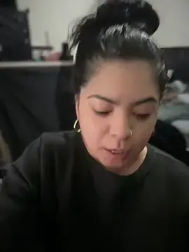 Stripchat Live Sex Cam of kimmiakiss22