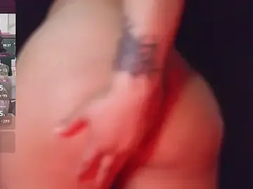 Stripchat Sex Cam of kimmiakiss22