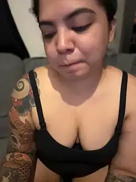 Stripchat Sex Cam of kimmiakiss22