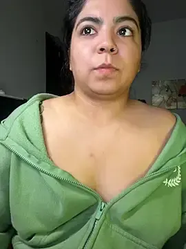 Stripchat Live Sex Cam of kimmiakiss22