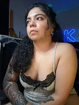 Stripchat Free Porn Cam of kimmiakiss22