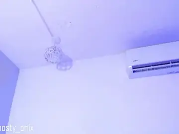 Stripchat Live Sex Cam of onixandghosty1