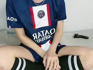 Stripchat Live Sex Cam of itsme_LEON