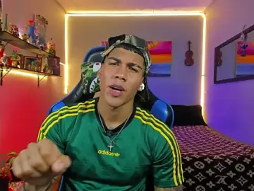 Stripchat Live Sex Cam of Damian_latinxxx