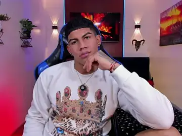 Stripchat Nude Webcam of Damian_latinxxx