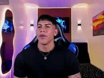 Stripchat Live Sex Cam of Damian_latinxxx