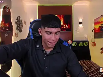 Stripchat Free Live Porn of Damian_latinxxx