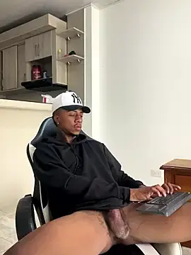 Stripchat Sex Cam of YeremiBrowm