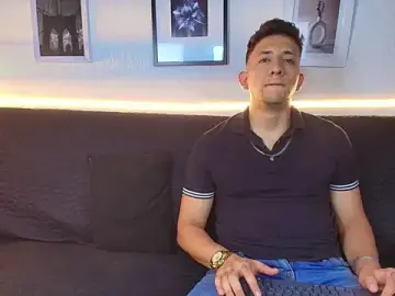 Stripchat Sex Cam of Maykol_Victoriasr