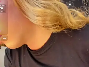 Stripchat Live Sex Cam of Giorgina_Parado