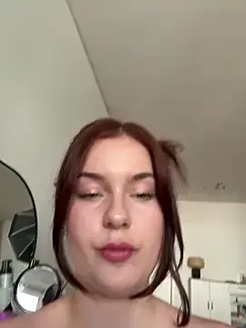 Stripchat Live Sex Cam of MaribelRiver