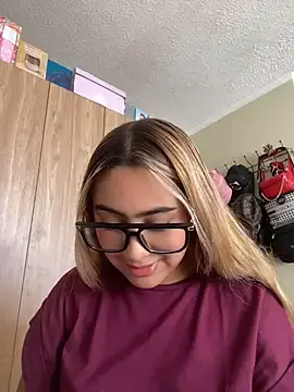 Stripchat Free Porn Cam of Miabonnett_